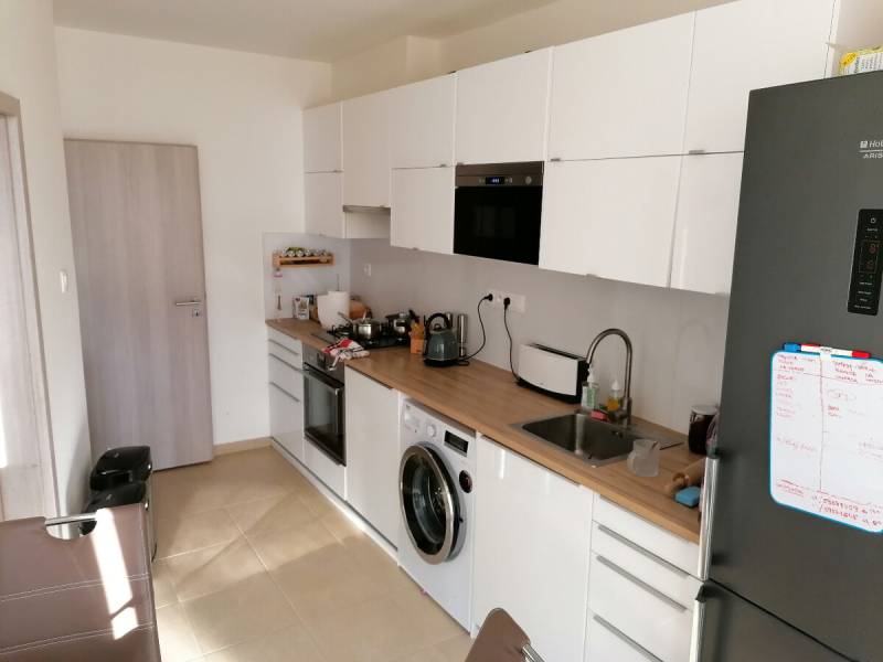 4-Zimmer-Wohnung mit Balkon in ruhiger Lage, Bratislava – Dlhé Diely