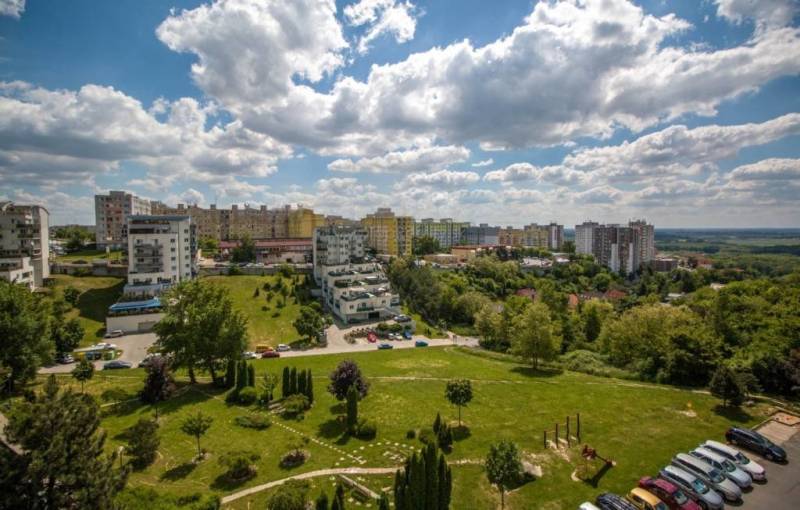 4-Zimmer-Wohnung mit Balkon in ruhiger Lage, Bratislava – Dlhé Diely