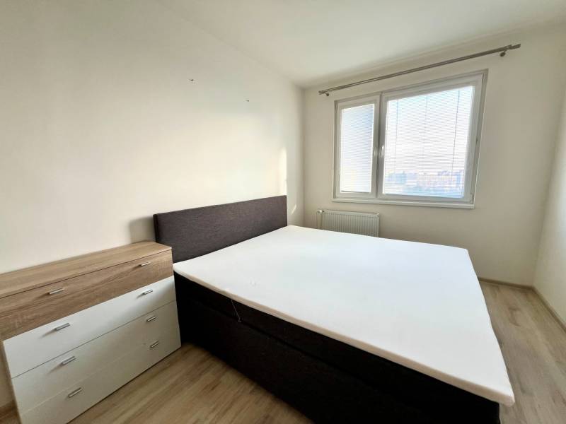 4-Zimmer-Wohnung mit Balkon in ruhiger Lage, Bratislava – Dlhé Diely