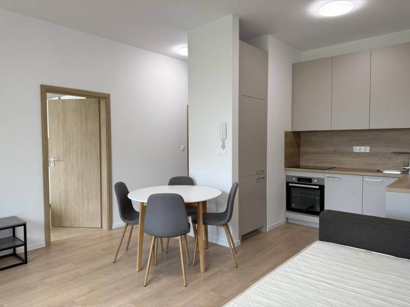 Mieten 3-Zimmer-Wohnung, 3-Zimmer-Wohnung, Hlavná, Trnava, Slowakei