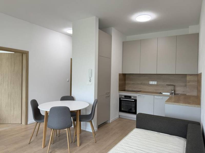 Mieten 3-Zimmer-Wohnung, 3-Zimmer-Wohnung, Hlavná, Trnava, Slowakei