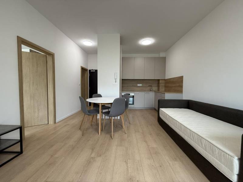 Mieten 3-Zimmer-Wohnung, 3-Zimmer-Wohnung, Hlavná, Trnava, Slowakei