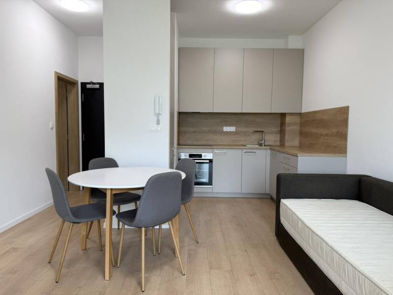 Mieten 3-Zimmer-Wohnung, 3-Zimmer-Wohnung, Hlavná, Trnava, Slowakei