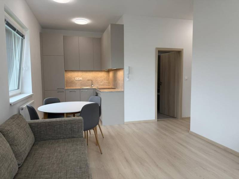 Mieten 2-Zimmer-Wohnung, 2-Zimmer-Wohnung, Hlavná, Trnava, Slowakei