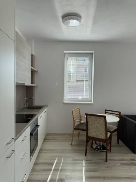 Mieten 3-Zimmer-Wohnung, 3-Zimmer-Wohnung, Hlavná, Trnava, Slowakei